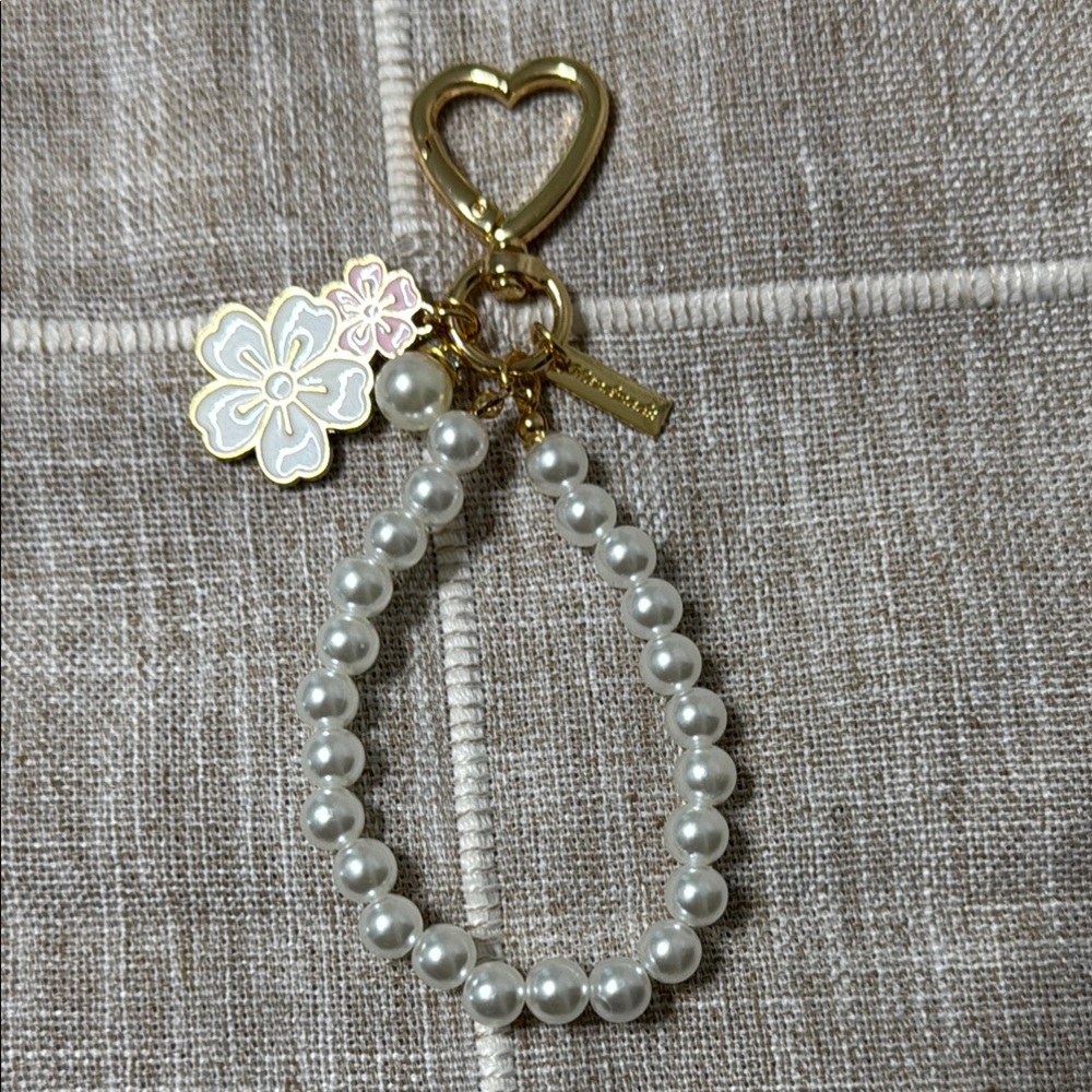 🌸✨ Pearl Beaded Keychain with Floral Charm – Elegant Pink & Gold Keychain - Picture 5 of 10
